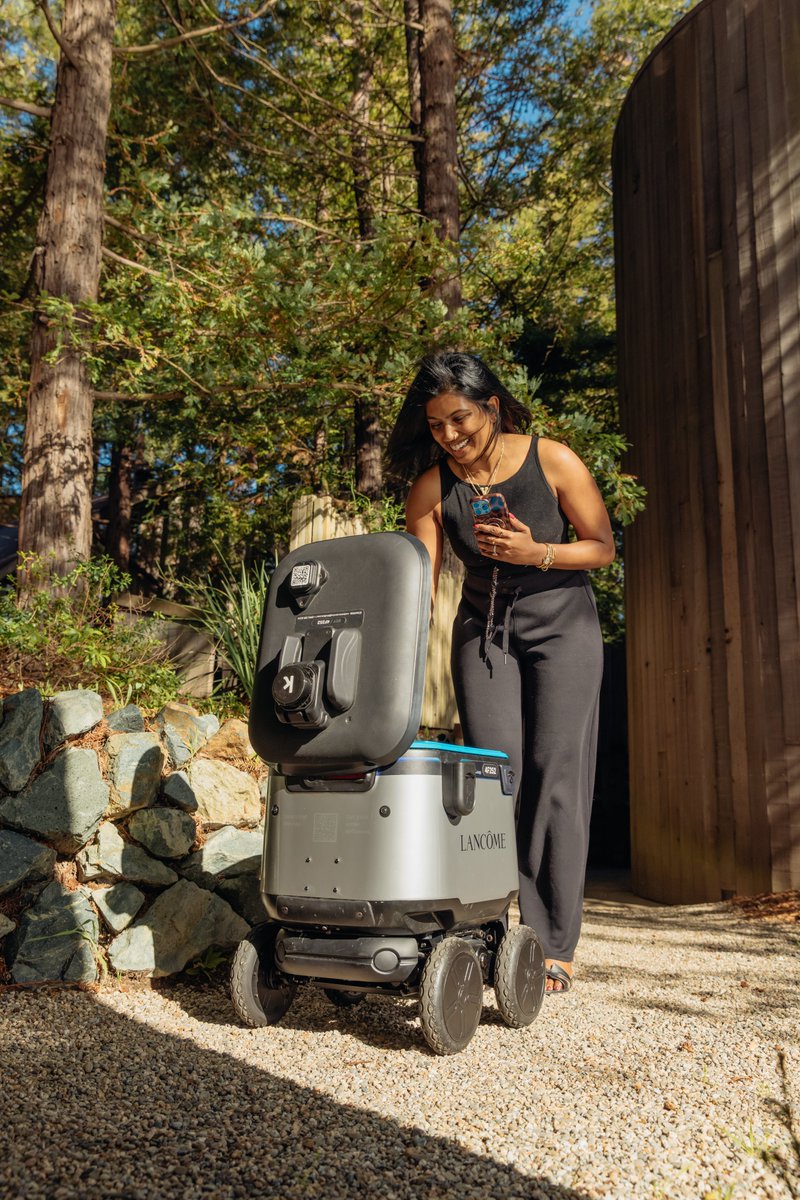 gokiwibot's tweet image. Our robots engage guests, gathering insights and data that clients access instantly to optimize strategies and connect more effectively with their audience.

Turning data into meaningful brand experiences 🤖✨

@LancomeUSA  @nickelytics #Kiwibot #HumanRobotInteraction #Robot