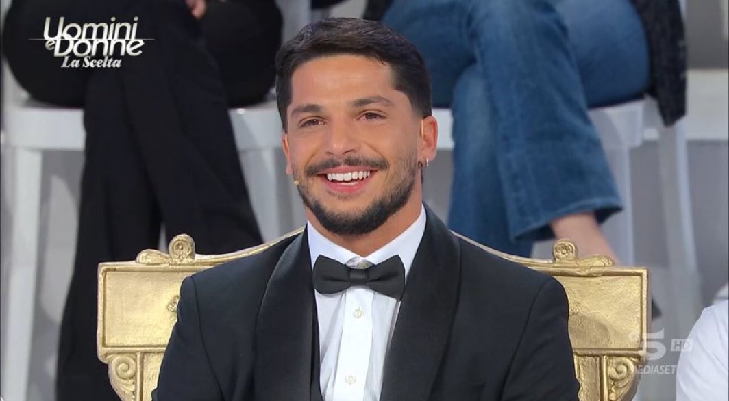 jdbmyeverythjng's tweet photo. GIANMARCO SCEGLI ME, PRENDI ME, AMA ME 

#coatters #uominiedonne https://t.co/gCd1ZB75zh