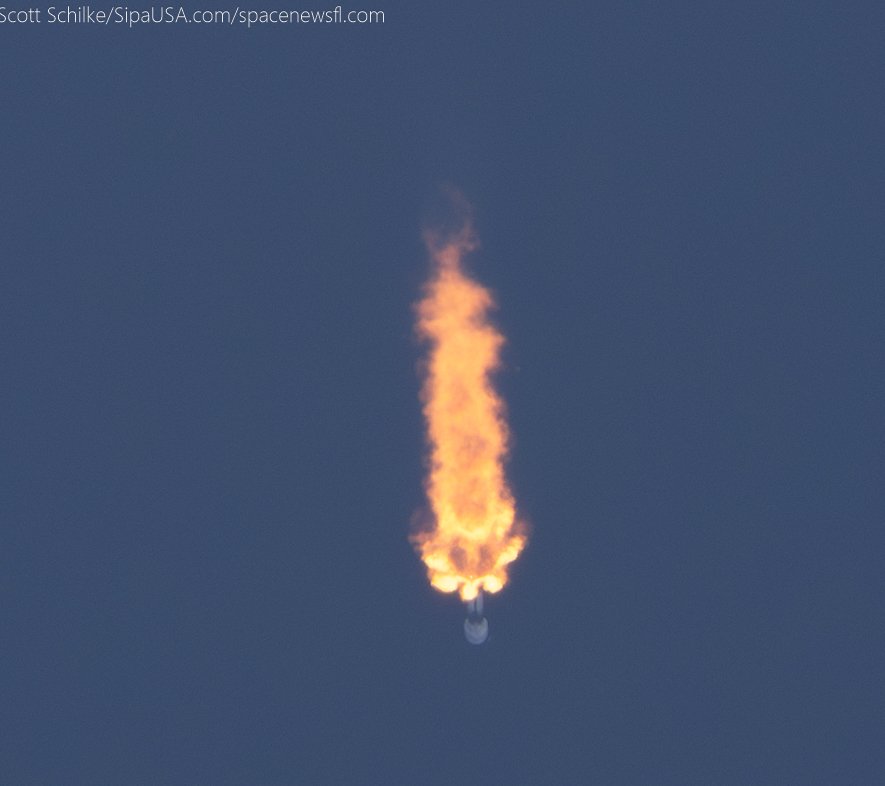 SchilkeScott's tweet image. Liftoff at end of the window 1:37 PM May 30th 2025 #SpaceX @LMSpace #GPSIII-SV08 @SLDelta45 Remote cameras got pounded with rain before liftoff.  Image on right is not flipped. We were positioned south of SLC-40 &amp;amp; a NE trajectory makes for a unique angle down range.🚀🇺🇲🚀