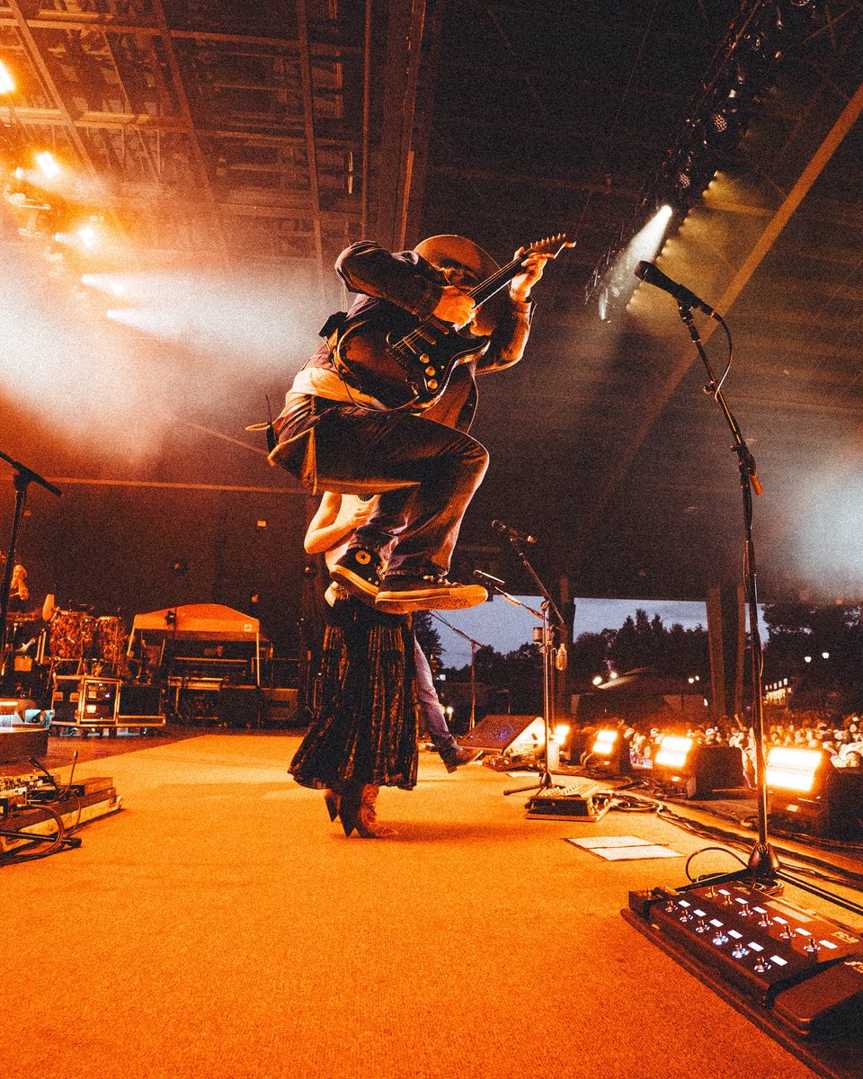 Gilford night 1 you were beautiful

We’re ready for a sold out night 2 let’s rock! 🤙🏼

Drop in some of your favorite moments from night 1 and let us know what songs you need to hear for night 2 👇