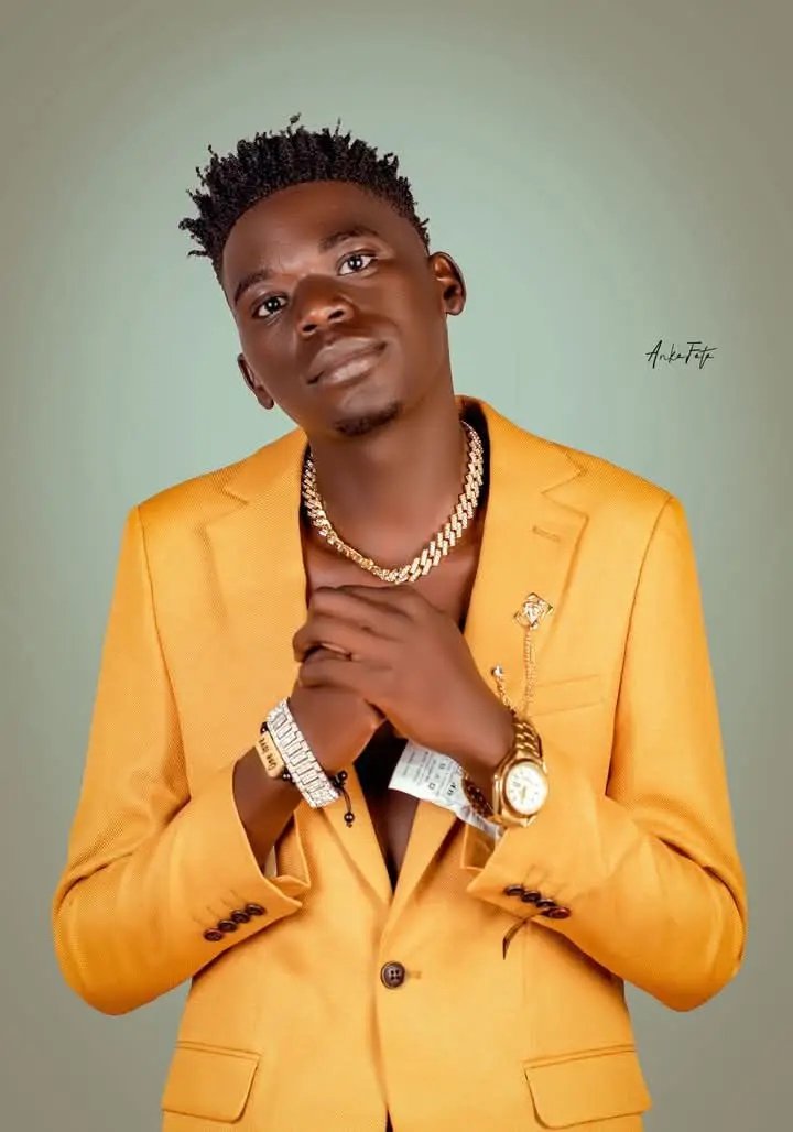 LiraSqoopUganda's tweet photo. "JO Okwero Wa Con" hit maker, Mrr Berry just announced a new song dropping soon! π΅ "To All My Music Lovers, #Acike boti is coming! Get ready for good music!" π₯ https://t.co/8uraE1HqMB