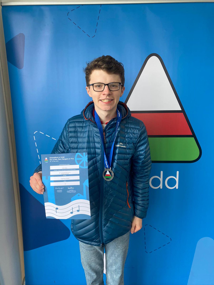 Adran y Gymraeg a Llythrennedd YHR (@cymraegyhr) on Twitter photo Llwyddiant llenyddol yn <a href="/EisteddfodUrdd/">Eisteddfod yr Urdd a’r Celfyddydau</a> i Ianto a Cari. Llongyfarchiadau i'r ddau ohonoch! <a href="/YsgolHR/">Ysgol Henry Richard</a> <a href="/UrddCeredigion/">Urdd Ceredigion</a> <a href="/Urdd/">Urdd Gobaith Cymru</a> Llwyddiant llenyddol yn <a href="/EisteddfodUrdd/">Eisteddfod yr Urdd a’r Celfyddydau</a> i Ianto a Cari. Llongyfarchiadau i'r ddau ohonoch! <a href="/YsgolHR/">Ysgol Henry Richard</a> <a href="/UrddCeredigion/">Urdd Ceredigion</a> <a href="/Urdd/">Urdd Gobaith Cymru</a>