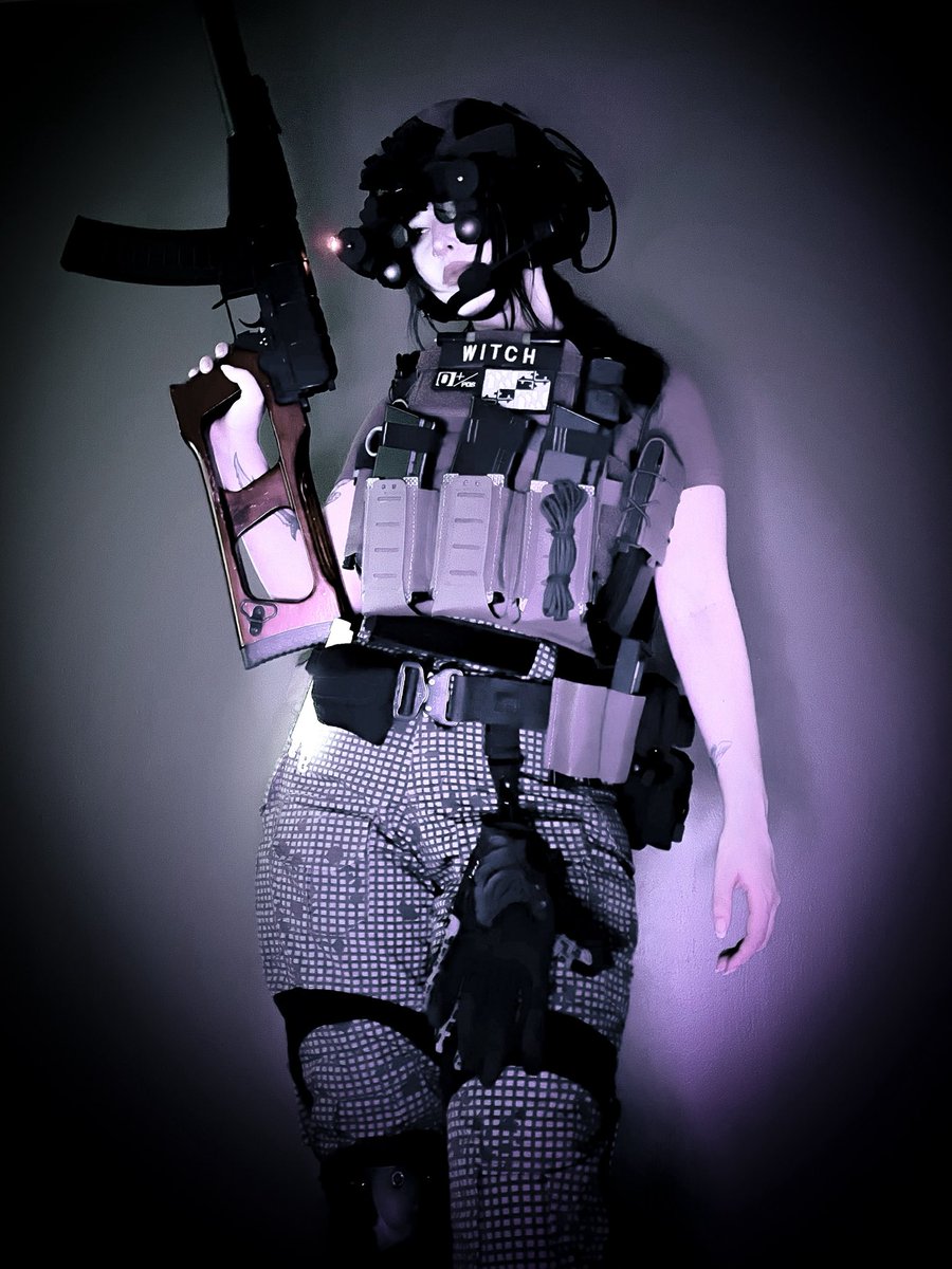 witchghast's tweet image. Going out on the field again this weekend like I didn’t just burn my arms to a crisp last weekend 😎