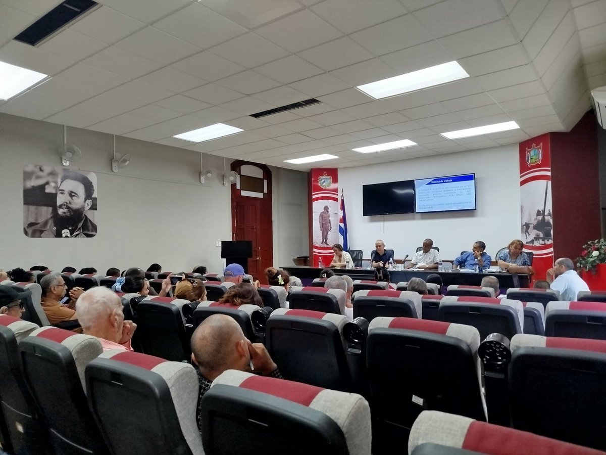 Ya en #Camagüey con el cariño y apoyo de nuestra gente, construyendo juntos la futura Ley de #Ciencia e #Innovación Una #LeyCTIParaTodos #LeyCTICuba #Cuba <a href="/DiazCanelB/">Miguel Díaz-Canel Bermúdez</a> <a href="/MMarreroCruz/">Manuel Marrero Cruz</a> <a href="/EdMartDiaz/">Eduardo Martínez Díaz</a> <a href="/LisbetFontVila/">Lisbet</a>