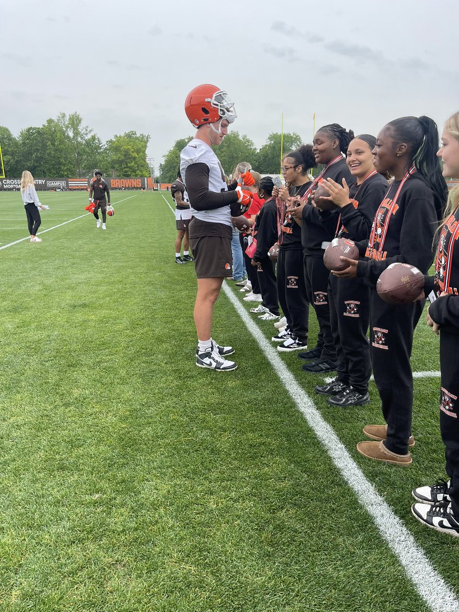 Massillon Tigers Girls Flag Football (@tigersflagfb) on Twitter photo What an amazing day!!! Thank you <a href="/Browns/">Cleveland Browns</a> <a href="/BrownsYouthFB/">Cleveland Browns Youth Football</a> for hosting our Girls Flag Football Team for your practices today. The coaches and players taking time to encourage, take pictures, & autograph footballs for our girls was a once in a lifetime experience! #GoBrowns #TIG What an amazing day!!! Thank you <a href="/Browns/">Cleveland Browns</a> <a href="/BrownsYouthFB/">Cleveland Browns Youth Football</a> for hosting our Girls Flag Football Team for your practices today. The coaches and players taking time to encourage, take pictures, & autograph footballs for our girls was a once in a lifetime experience! #GoBrowns #TIG