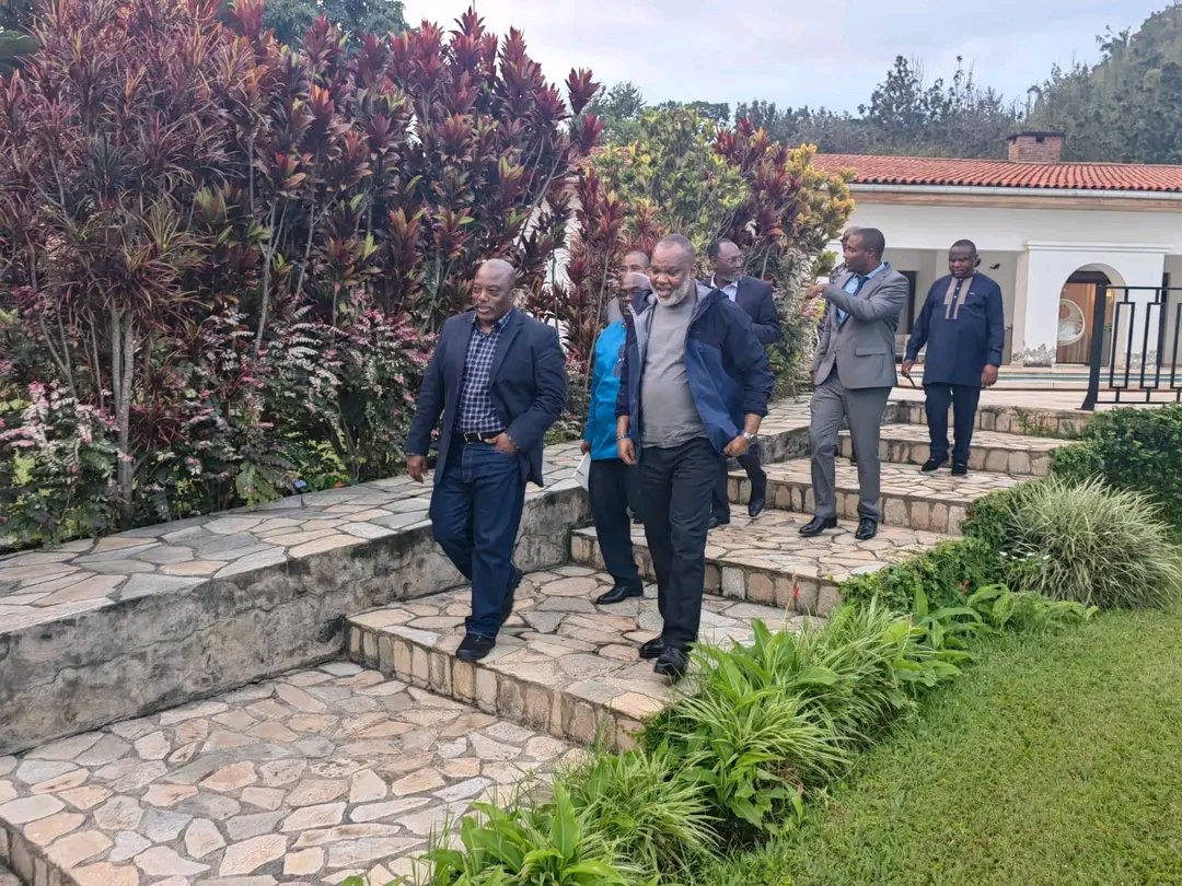 life_Info__'s tweet photo. Enfin, les photos de la rencontre entre l'ancien président et sénateur à vie #Josephkabila et le directoire de la rebellion #M23_ARC / #afcongo à #Goma. https://t.co/a44UmSsB7j