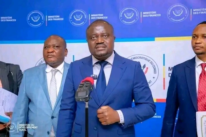 Le ministre Muhindo nzangi appelle les wazalendo restés dans la ville de Goma à saboter la présence de Joseph kabila. "Kabila ne doit pas trouver sommeil dans la ville de Goma. Il faut absolument l'empêcher de se promener dans cette ville, parce qu'il a un plan machiavélique"