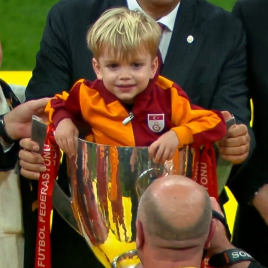 Ciro Mertens, kupanın içine girdi.