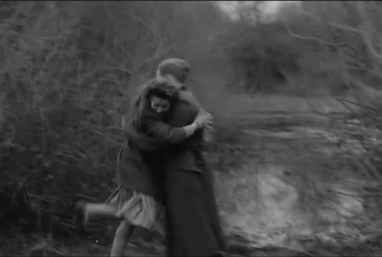 "Hasret kırk düğüm olsa, kavuşmak hepsini çözer."