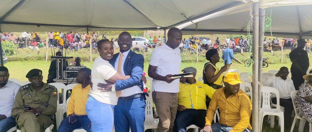 Tukundane Casbart (@tukundanecasba1) on Twitter photo Meet another support system #Linus.May the Almighty protect you for us and the generations to come <a href="/akankwatsa66265/">Benjamin .Ak</a> <a href="/MwijukyeFrancis/">Mwijukye Francis</a> <a href="/nbstv/">NBS Television</a> <a href="/MakGuildLeague/">MAK Guild League</a> Meet another support system #Linus.May the Almighty protect you for us and the generations to come <a href="/akankwatsa66265/">Benjamin .Ak</a> <a href="/MwijukyeFrancis/">Mwijukye Francis</a> <a href="/nbstv/">NBS Television</a> <a href="/MakGuildLeague/">MAK Guild League</a>