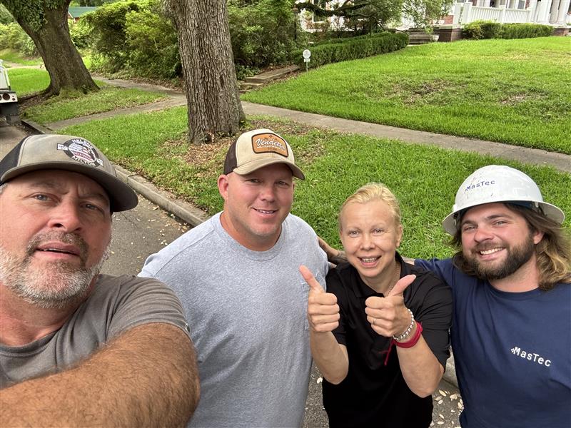 One of our contract crews from MasTech was out this week when they had the coolest kind of “brush with greatness” — none other than Olympic gold medalist Oksana Baiul-Farina stepped out to say hello! ❄️⛸️

#GoldMedalMoment #CommunityPower #TeamSWEPCO #OlympicEnergy #LocalLegends