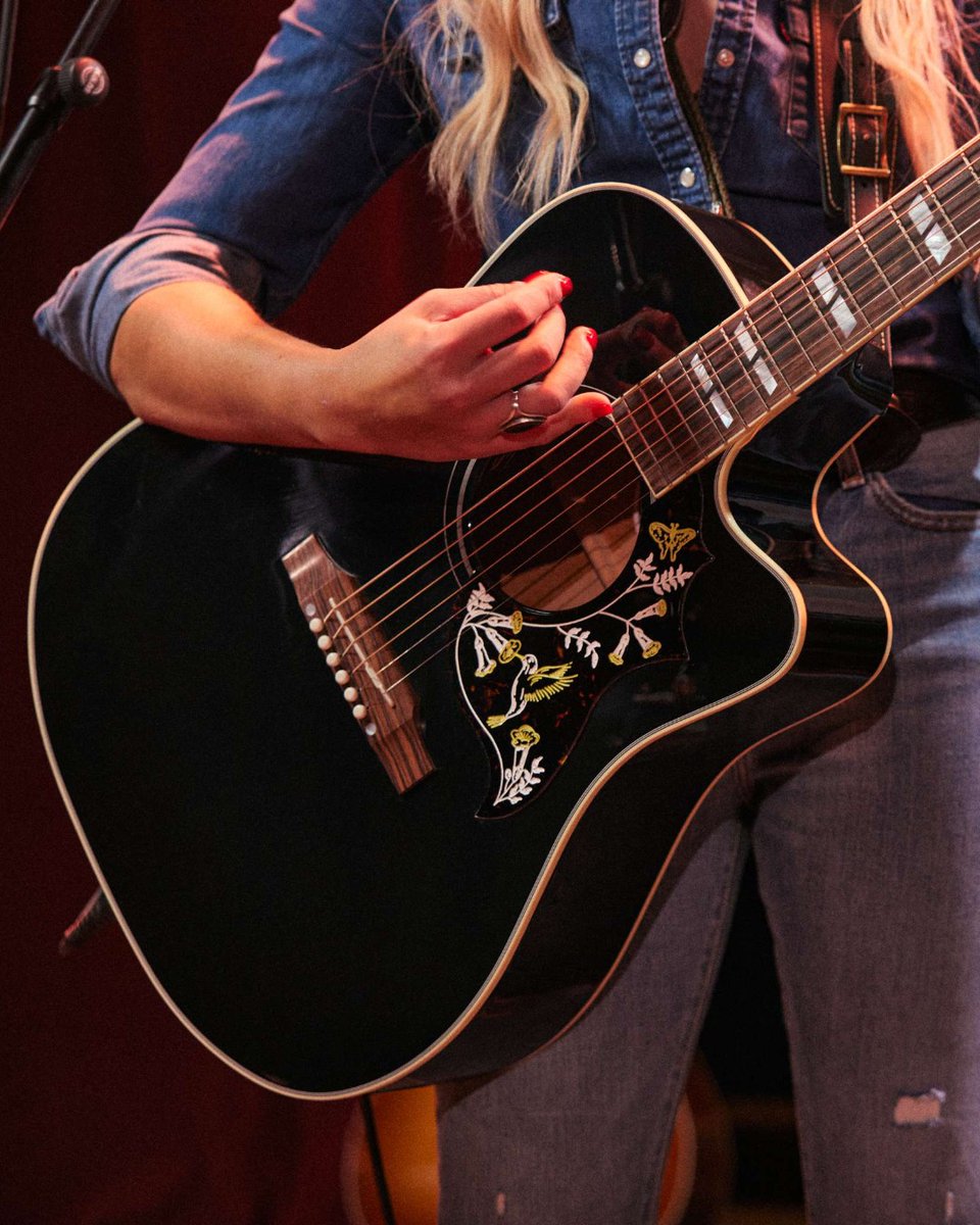 The Hummingbird Standard EC—a fresh take on a classic. With a sleek cutaway for upper fret access and the versatility you know and love, this is the Hummingbird reimagined for today’s most expressive players.

You’ll only find this exclusive finish here: ow.ly/Svcm50VZk3g