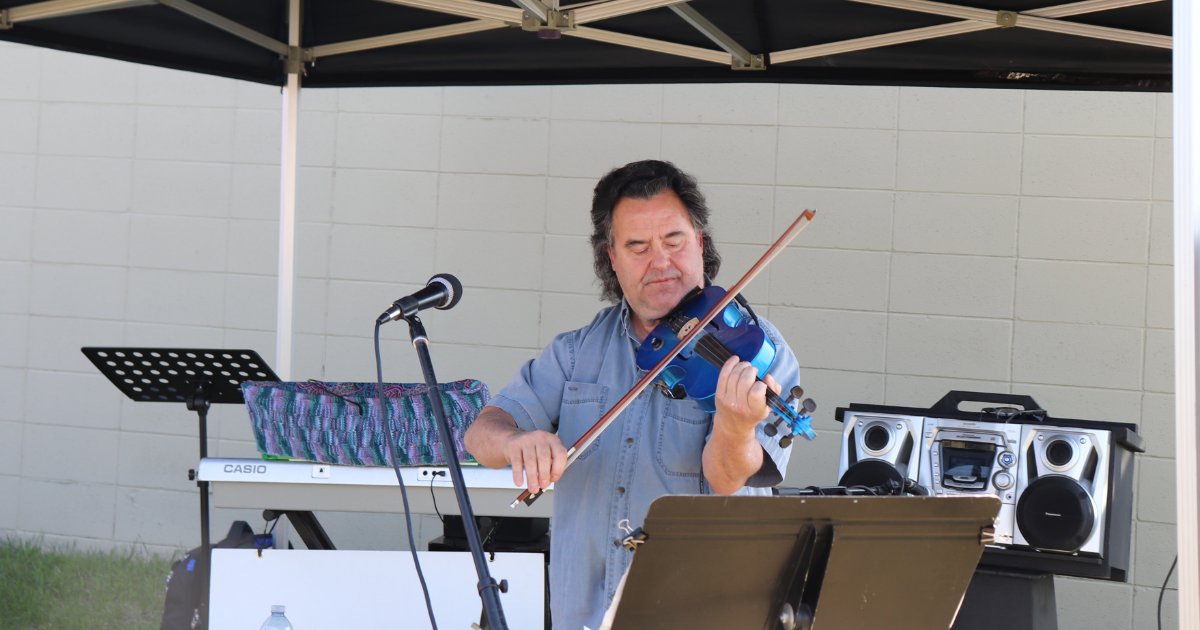 🎶 Musicians wanted! 🎶

We're booking talent for Devon’s Downtown Market Series — July 12, July 26 &amp; Aug 10!

Want to perform? Reach out now to reserve your spot — space is limited and first come, first served!

Details 👉 devon.ca/DTmarket
