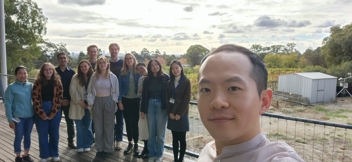 HannahVCooper's tweet image. 💫 A productive and rewarding week at University of Adelaide.

🧑‍🏫 I gave a lecture to 3rd year students on soil organic amendments.

🌱 We held a Soil Matters team meeting, with presentations across a range of projects.

✈️ We also travelled to visit macadamia and cotton soils.