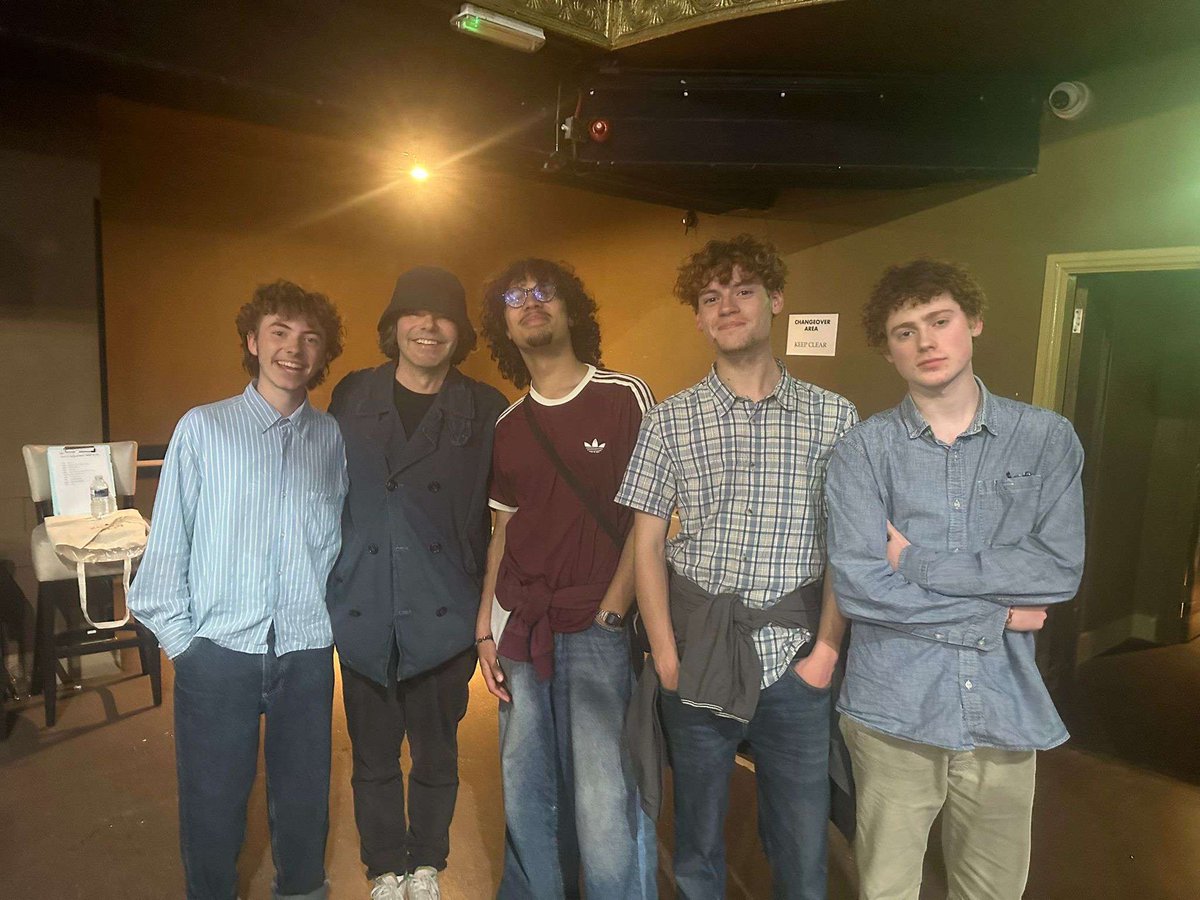 _CLOUDBURST__'s tweet image. Manchester was a blast, thank you to everyone who came to watch our set and a big thank you to @Tim_Burgess for inviting us to play at the merch market. It was a great event with loads of different stalls and artists to see, can&apos;t wait for the next one☁️💥