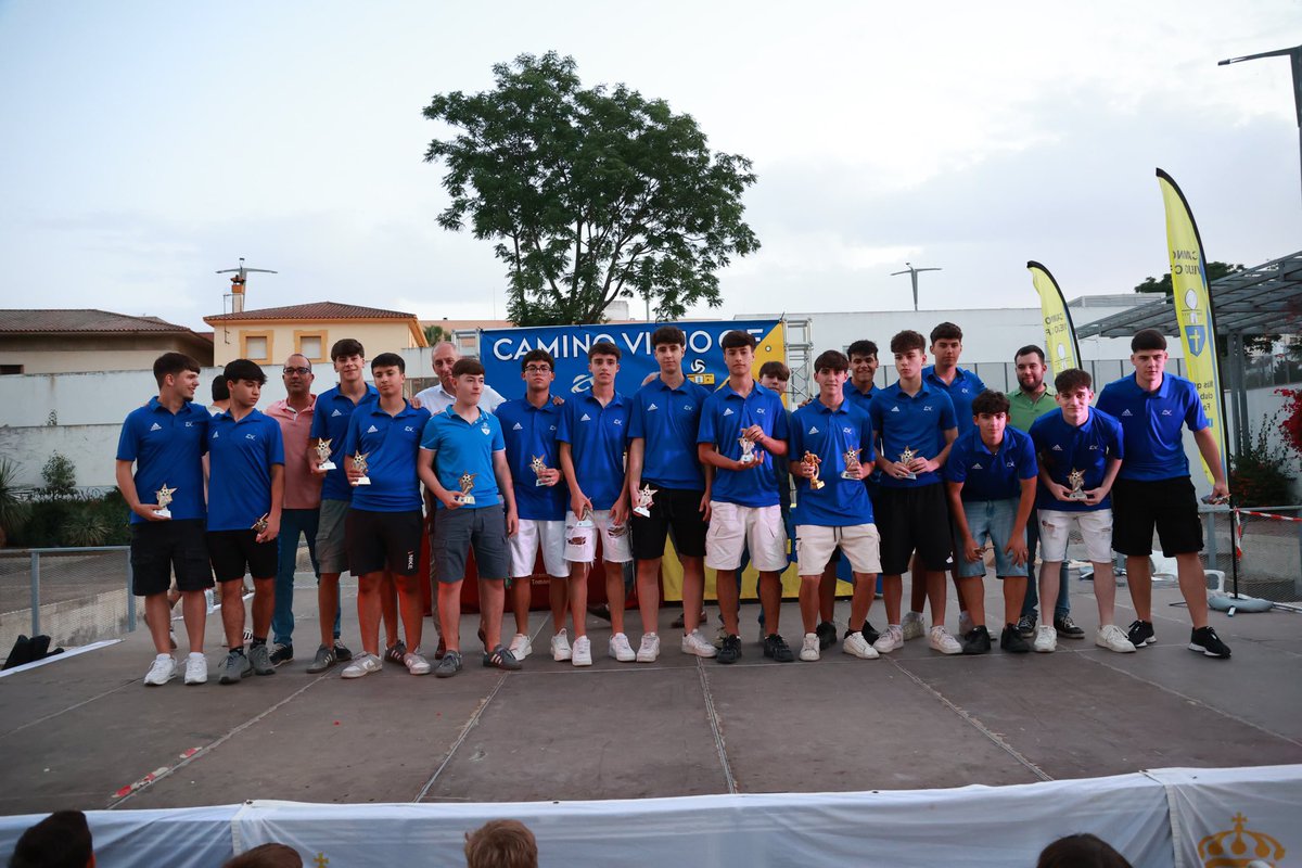 Soriano_Alcalde's tweet photo. Compartiendo un bonito momento con el @caminoviejo_cf en su tradicional gala de final de temporada.  

Una oportunidad para felicitar a todos los que forman parte de este proyecto por su implicación diaria.  

¡A seguir sumando pasos juntos! ⚽👏 https://t.co/tl0eTC3bG2