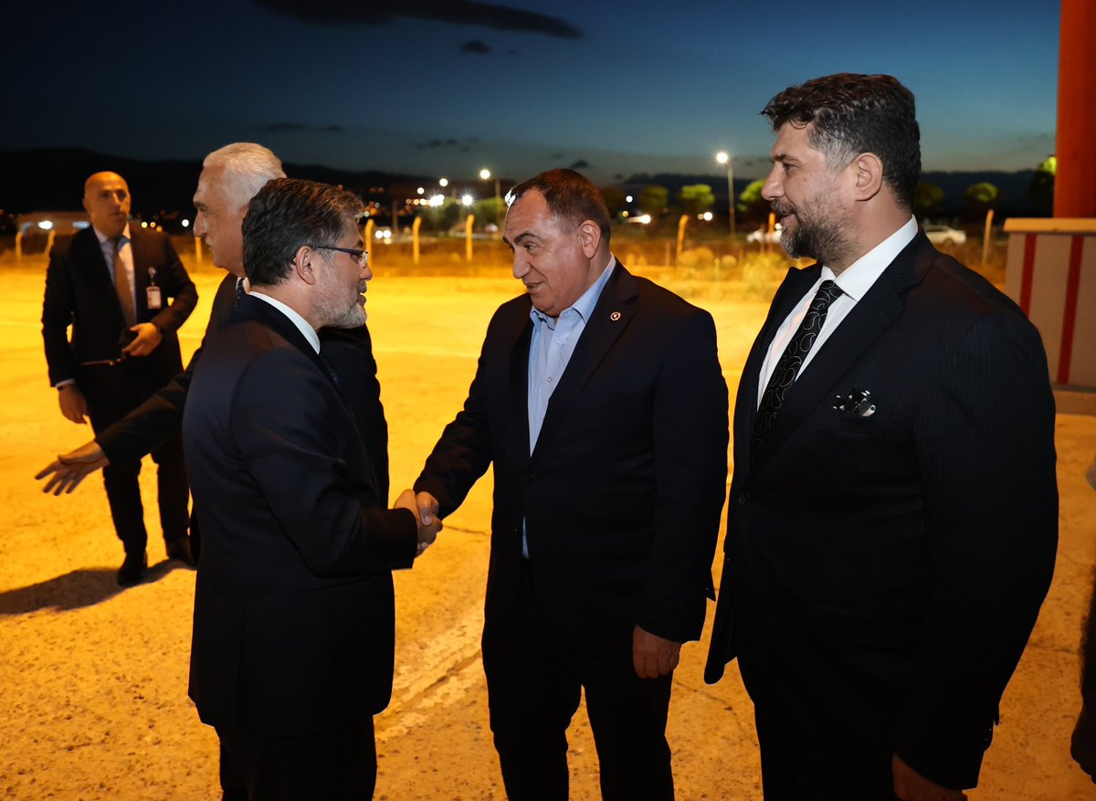 Bir dizi temaslarda bulunmak üzere ilimize teşrif eden Tarım ve Orman Bakanımız Sayın <a href="/ibrahimyumakli/">İbrahim Yumaklı</a> 'yı Muş Alparslan Havalimanında karşıladık.