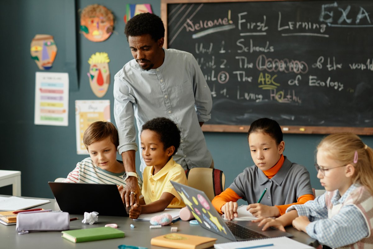 Congratulations to Faculty of Ed researchers F. Bangou, C. Smith, C. Savard, H. Koziol, S. Arnott, D. Fleming, C. Fleuret &amp; J. Thibeault for 'Using digital technologies with immigrant plurilingual language learners, published in the <a href="/ILOB_OLBI/">uOttawa ILOB | OLBI</a> journal. brnw.ch/21wT3kp