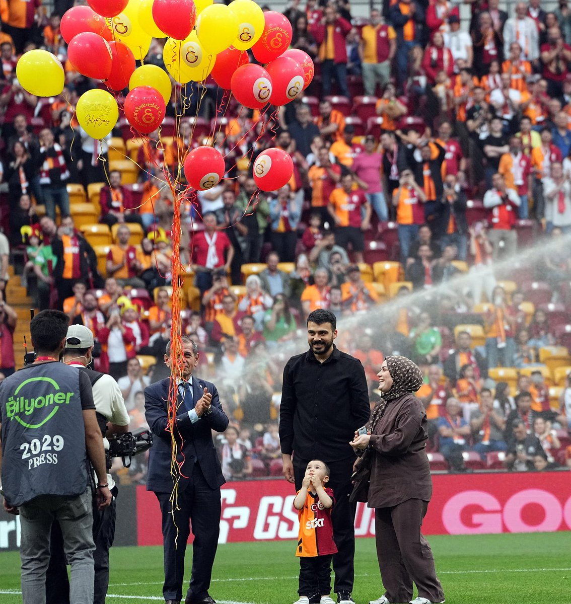 Kanseri yenen Ali Asaf <a href="/dincerazaphangs/">Dinçer Azaphan</a> daveti üzerine RAMS Park’ta gökyüzüne balon bıraktı.