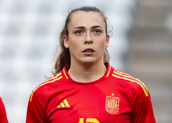 AmerEspase80141's tweet photo. L'inquera Lucía Corrales acaba de debutar a la selecció espanyola absoluta. Un dia històric per l'esport inquer. https://t.co/GXmgZ9Ivgm