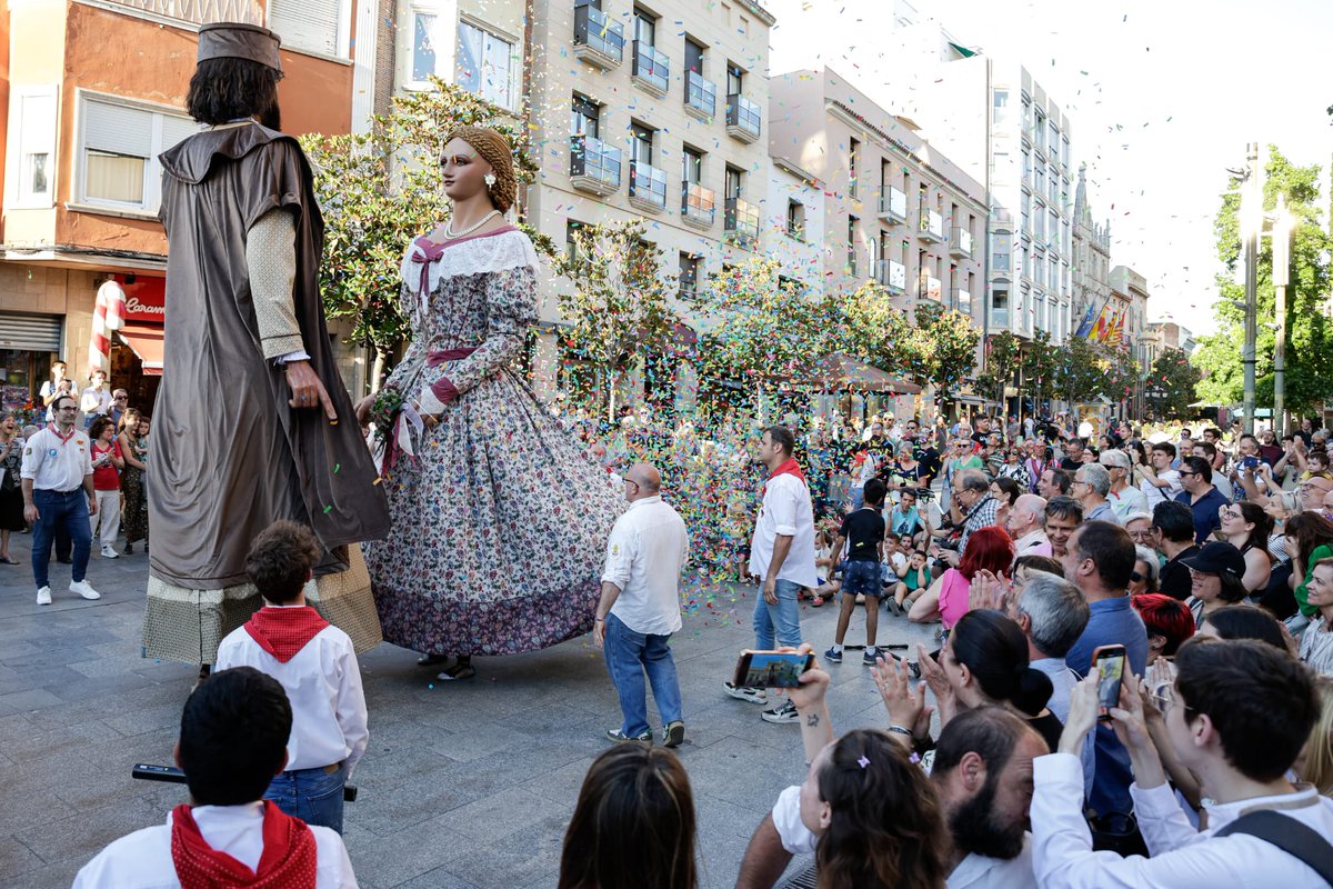 jordi_ballart's tweet image. 🎉 Els Gegants Vells celebren 175 anys amb estrena de vestits nous! 

💫 Aquesta tarda he acompanyat els @GegantsTerrassa en aquest acte tan especial que dona inici a un any ple de celebracions.

🥳 Gràcies a totes les persones que manteniu viu l’esperit geganter!