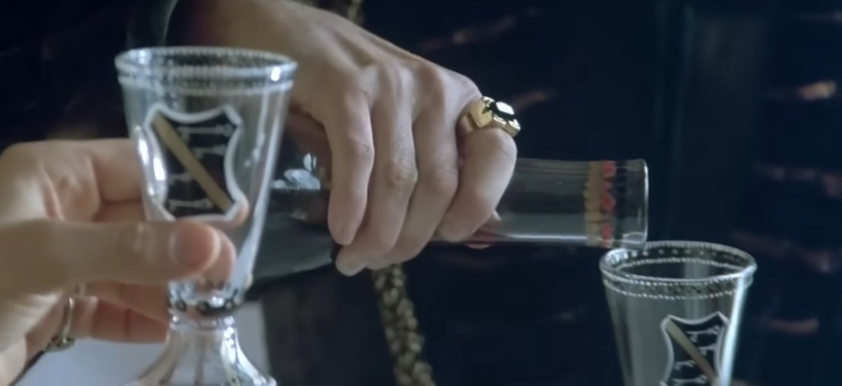 Lo más fascinante del poder es que lo que puede darse con facilidad, con la misma facilidad puede quitarse.
Por los siglos de los siglos...