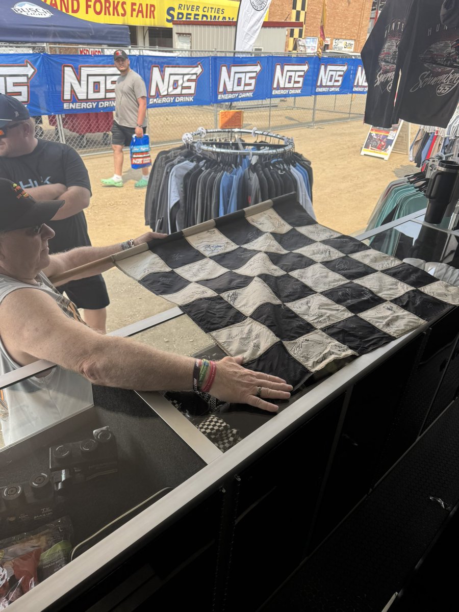 Hunter Schuerenberg (@hunterpercent) on Twitter photo Probably the coolest thing Iāve ever signed. The owner has had this flag since 1980 and it has almost every <a href="/WorldofOutlaws/">World of Outlaws</a> tour drivers signature from 1981-now! Probably the coolest thing Iāve ever signed. The owner has had this flag since 1980 and it has almost every <a href="/WorldofOutlaws/">World of Outlaws</a> tour drivers signature from 1981-now!