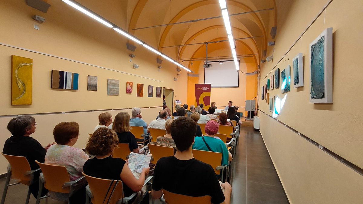 Biblioteca Guissona (@biblioguissona) on Twitter photo A #BiblioGuissona bona acollida del llibre "La Segarra: lletra i paisatge", un llibre preciós de fotografies acompanyat de textos segarrencs editat per l'<a href="/Espitllera/">L'Espitllera Fòrum d’Estudis Segarrencs (EFES)</a>. A #BiblioGuissona bona acollida del llibre "La Segarra: lletra i paisatge", un llibre preciós de fotografies acompanyat de textos segarrencs editat per l'<a href="/Espitllera/">L'Espitllera Fòrum d’Estudis Segarrencs (EFES)</a>.