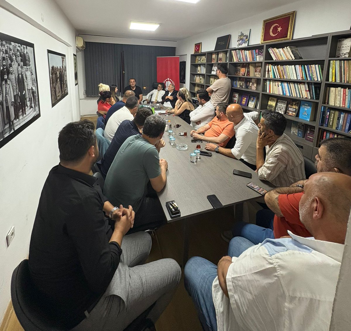 Birder ve Dağhan Gökçe Türkiye’nin ekonomi ve siyaset stratejilerini tartıştı
yasamgazetesi.com.tr/birder-ve-dagh…