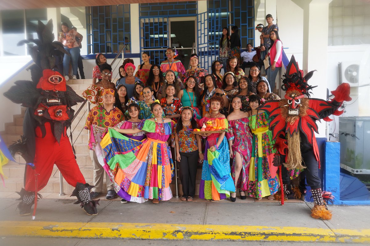 🖤🇵🇦 Con gran entusiasmo, cerramos en UDELAS la agenda conmemorativa del Mes de la Etnia Negra, exaltando el valor de nuestras raíces afrodescendientes y el legado cultural que enriquece nuestra identidad panameña.

Durante estas semanas, estudiantes de la Facultad de Educación