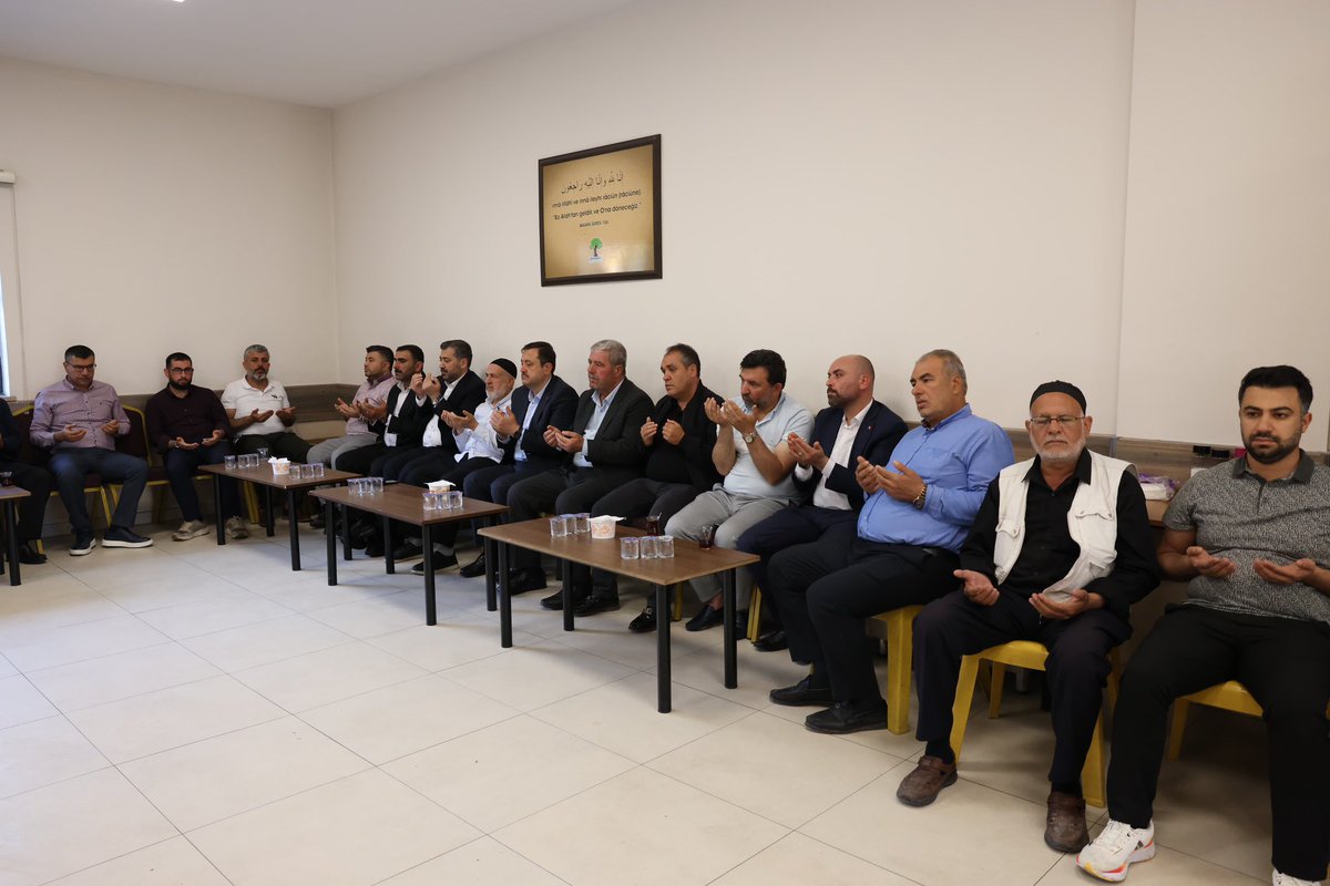 Şehitkamil İlçe Başkanımız İsmail Güler ve İl-İlçe Yönetim Kurulu Üyelerimiz ile birlikte; Eruslu Cami İmamı Sayın Bahri Kılıç ve İl Milli Eğitim Müdürü Sayın Erdal Kılınç'ın ahirete irtihâl eden amcasının oğulları Halil Kılıç için taziye ziyaretinde bulunduk. 

Merhum'a Yüce