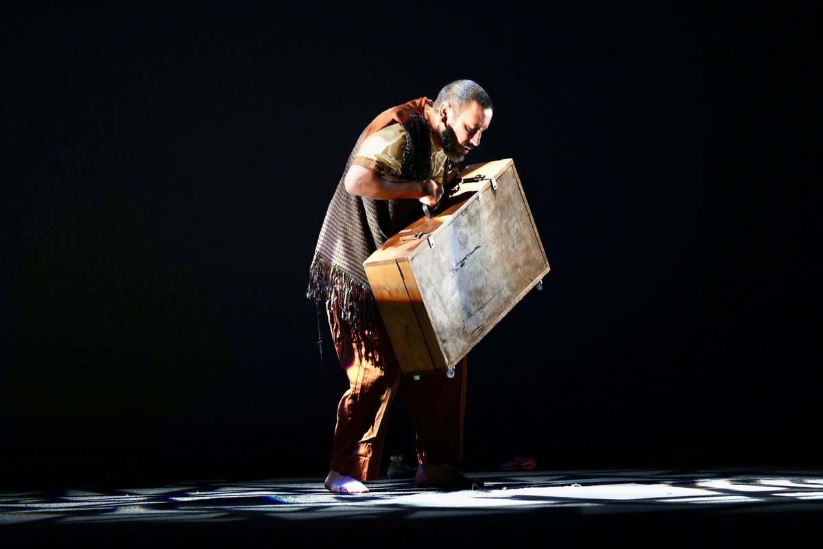 ماسح الأحذية" في كتارا: لحظة تألق للمسرح القطري في فضاء عربي عالمي
shrq.me/nbuspq