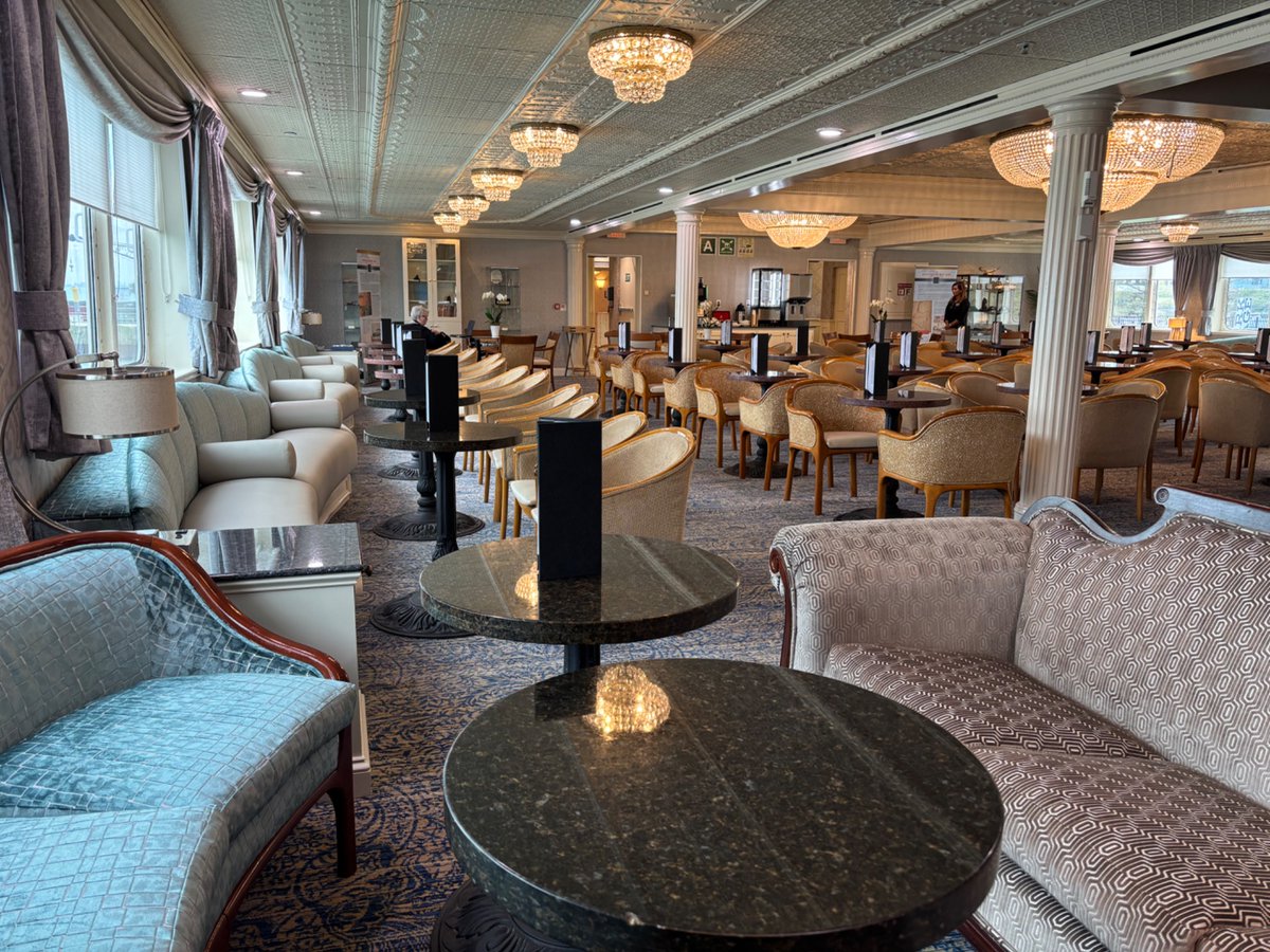 deckchairblog's tweet image. Back from 10 days aboard @VictoryCruise #VictoryII on the Great Lakes, sailing from Chicago to Toronto. One of the most interesting cruises I’ve taken in a while. (1/3)