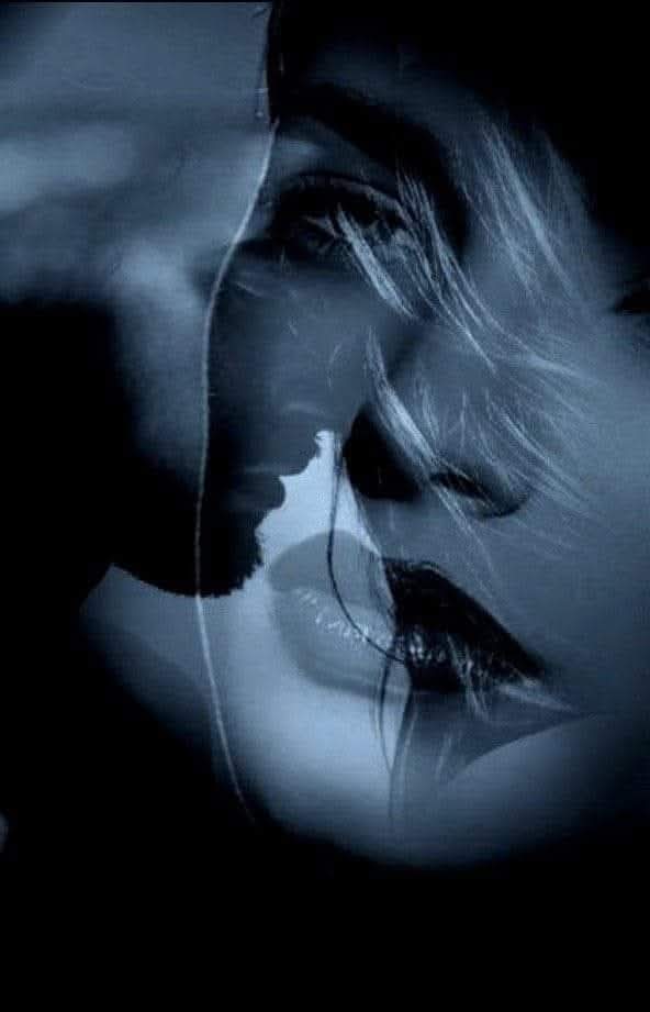 Maryvqs555's tweet photo. ¿La distancia mata el amor?
Sí, pero combinada con el tiempo. 

Muchos kilómetros distantes, 
por poco tiempo, no afectan. 

Pero pocos metros juntos, 
por mucho tiempo, 
son letales.

Ricardo Iriarte Méndez https://t.co/Qdqc1hlYP1