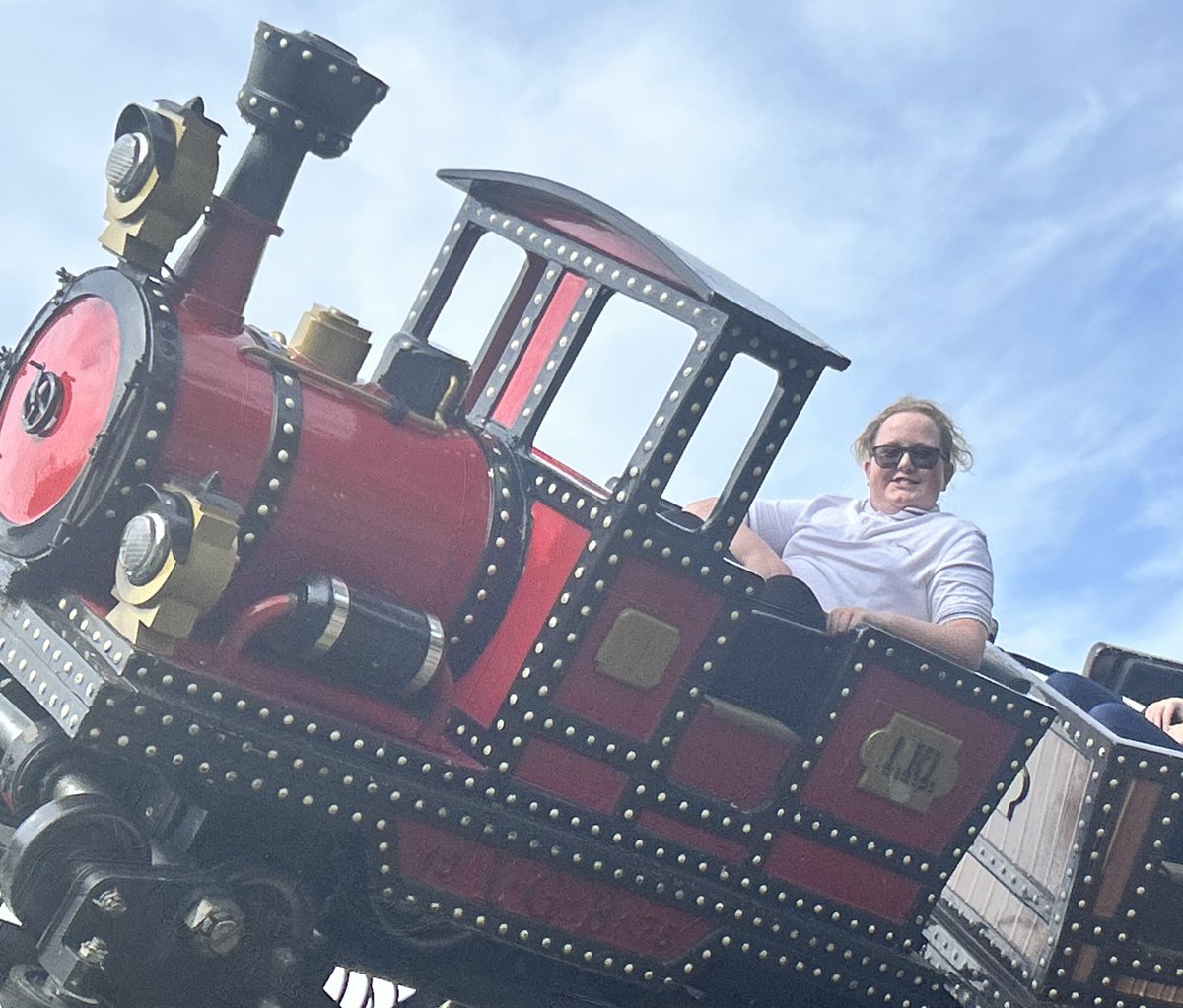 EmilySchofieldx's tweet photo. @MerlinapUK Just back from @altontowers  choo choo https://t.co/Vh1vE9odDX