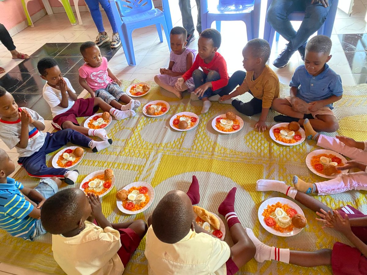 Waruzi ko wategurira umwana indyo yuzuye ukoresheje imboga mbisi, igi ritogosheje, umugati na jus?  Iyo zitunganyije neza zigira umumaro ukomeye mu kurwanya igwingira. <a href="/Rwanda_Child/">National Child Development Agency | Rwanda</a> <a href="/unicefrw/">UNICEF Rwanda</a> <a href="/SCIRwanda/">Save the Children Rwanda & Burundi</a> <a href="/PlanRwanda/">Plan International Rwanda</a> <a href="/RwandaHealth/">Ministry of Health | Rwanda</a> <a href="/RwandaGender/">Ministry of Gender & Family Promotion | Rwanda</a>