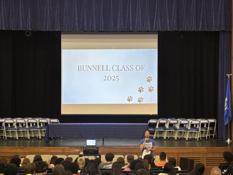 It’s getting REAL! 
Today, the members of the Class of 2025 were treated to the annual Senior SlideShow before meeting for a pizza lunch and yearbook distribution!!! 
💙📘
#bulldogstrong