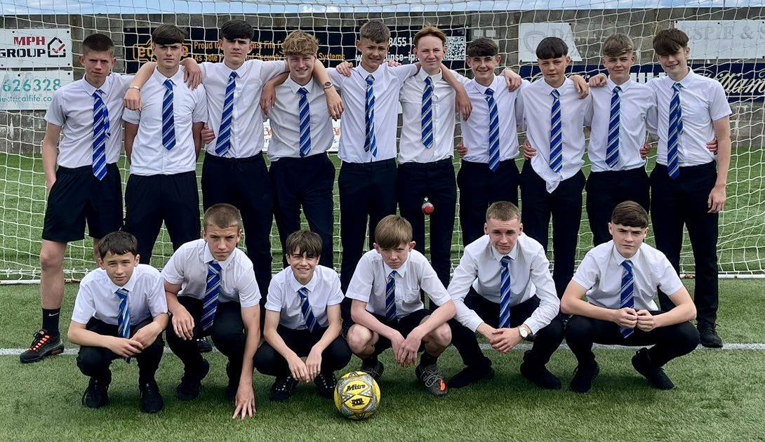 ⭐️💙Beath CHAMPS! ⭐️💙
🏆 S3 FIFE CUP WINNERS 🏆
Our S3’s played a tightly contested Fife Cup Final v <a href="/DunfermlineHS/">Dunfermline High</a> with both teams giving their all. 
Beath showed excellent patience &amp; resilience to come out with a well-earned 4-1 victory! 
JJ Hardie with all 4 goals! ⚽️⚽️⚽️⚽️🙌🏻