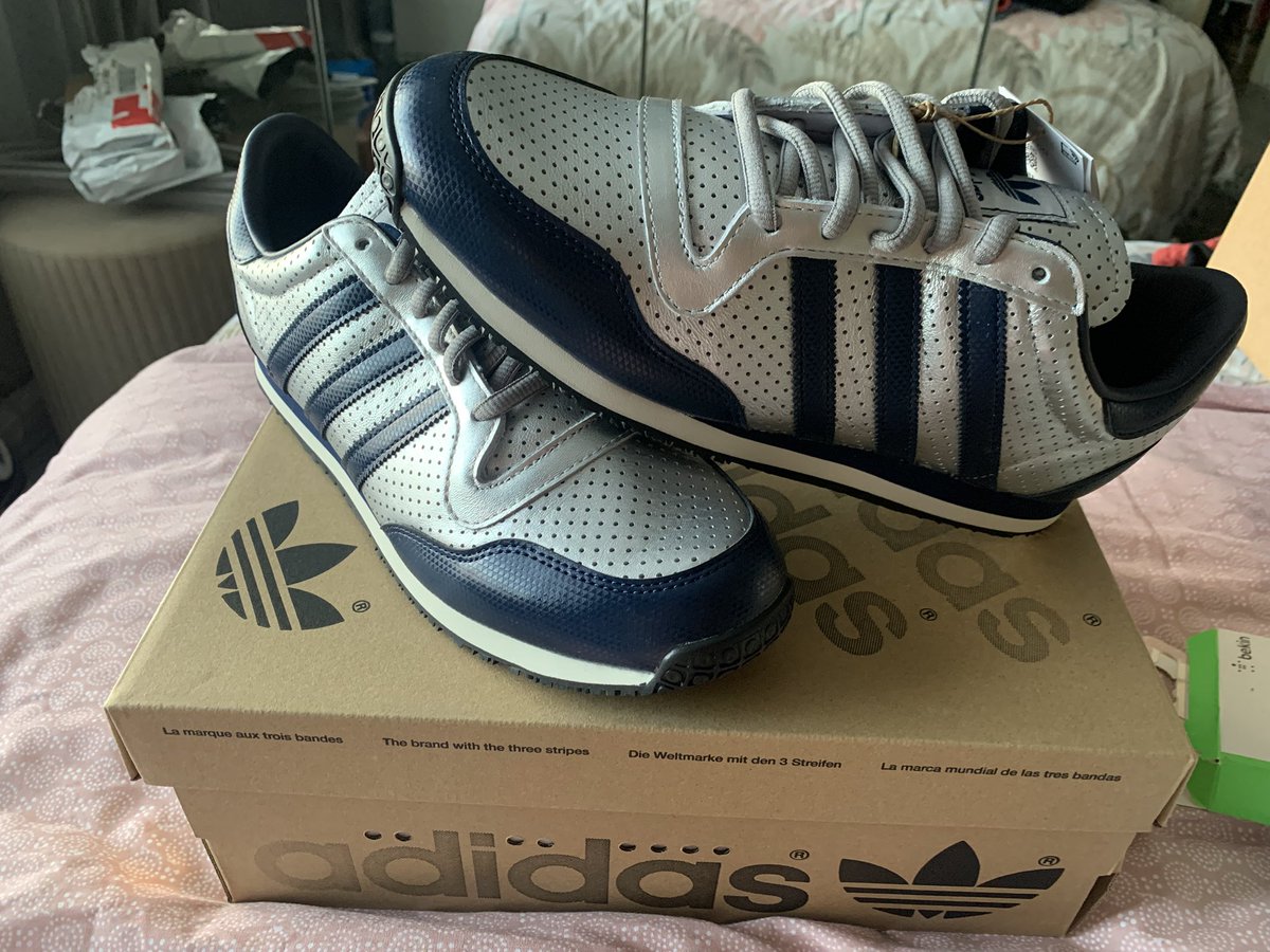 ianjohno77's tweet photo. Thanks to @man_savings for the heads up on these. Really well built shoe, no quality issues with these. #silverstripes https://t.co/kmHWVusdJw