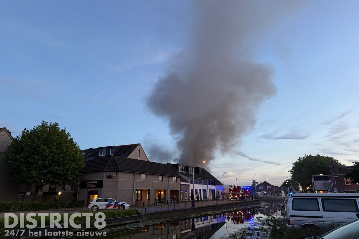 Grote brand in leegstaand café aan de Hoornseweg in Den Hoorn