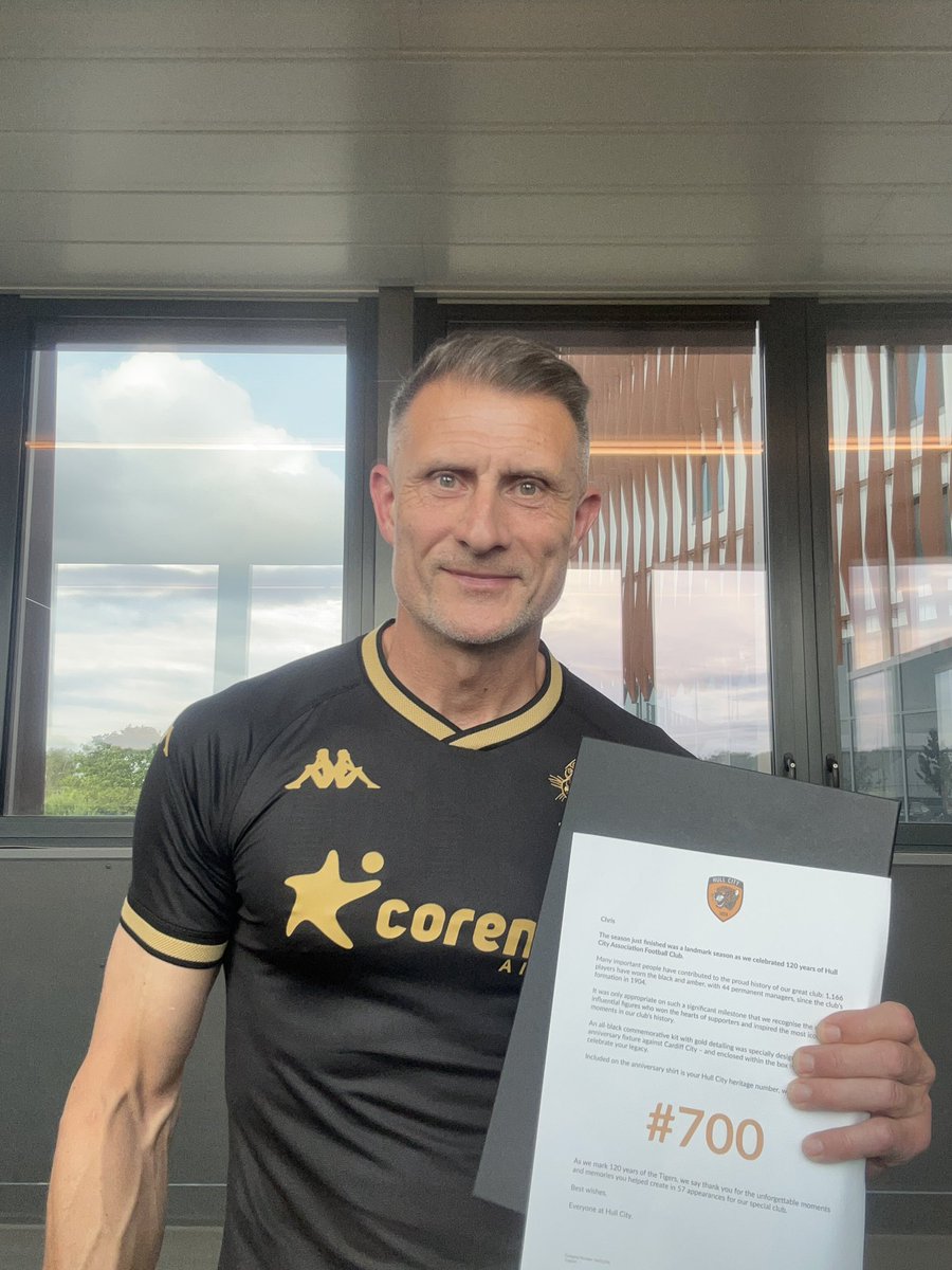 CHargreaves1's tweet image. Very proud to have been sent an @HullCity shirt to celebrate their 120 year anniversary. Heritage #700
To have kicked a ball about for a living was an honour and I am so thankful to the club for this.
Great club and city. Best of luck for the next 120 years #tigers