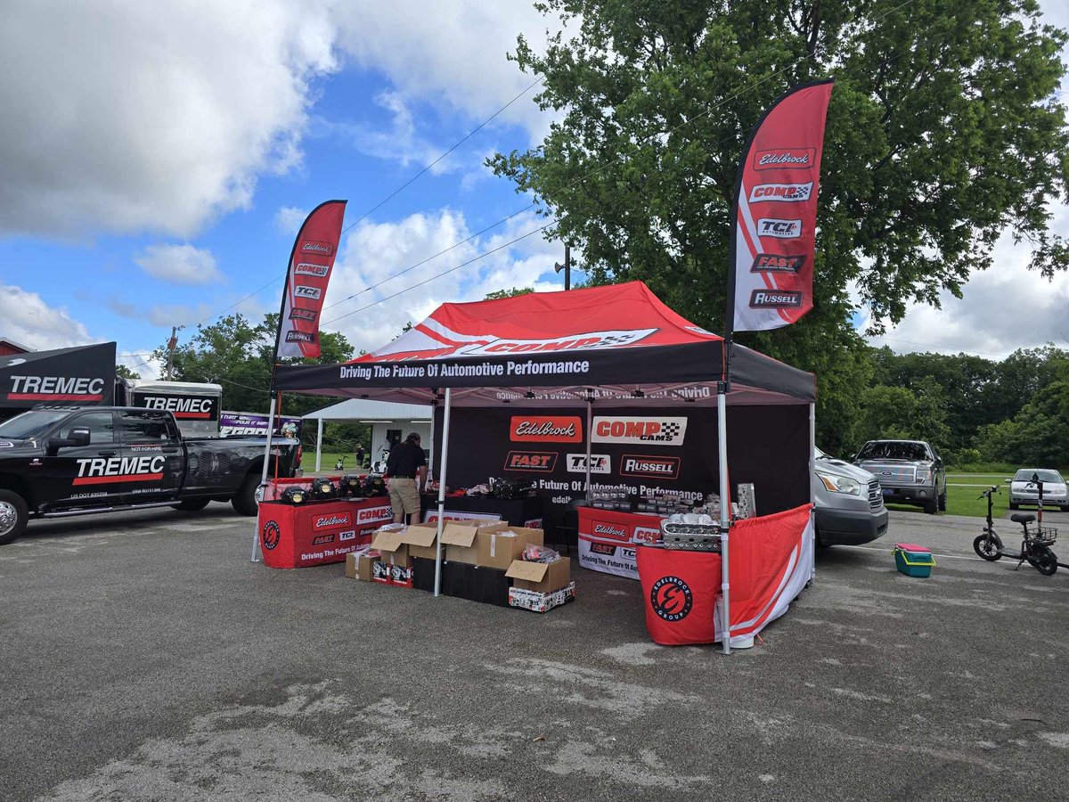 EdelbrockUSA's tweet photo. ☀️ Day 2 at Sick on the Green and we’re just getting warmed up! The Edelbrock #FunTeam is back at it with Sick The Magazine—burnouts, big passes, and even bigger builds. Stop by the booth and fuel your need for speed! 💪🏽 #SickWeek #SickOnTheGreen #BuiltToPerform #DragAndDrive https://t.co/aCuhfdu9E9
