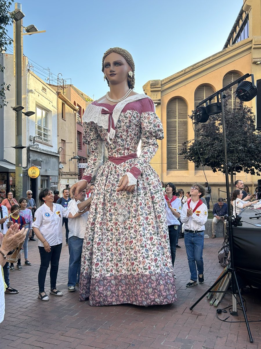 mlluisvall's tweet image. 🎉 Festa grossa amb Qollunaka i Se’n fa una al Raval pels 175 anys dels Gegants Vells !

I estrenen vestits nous 😍