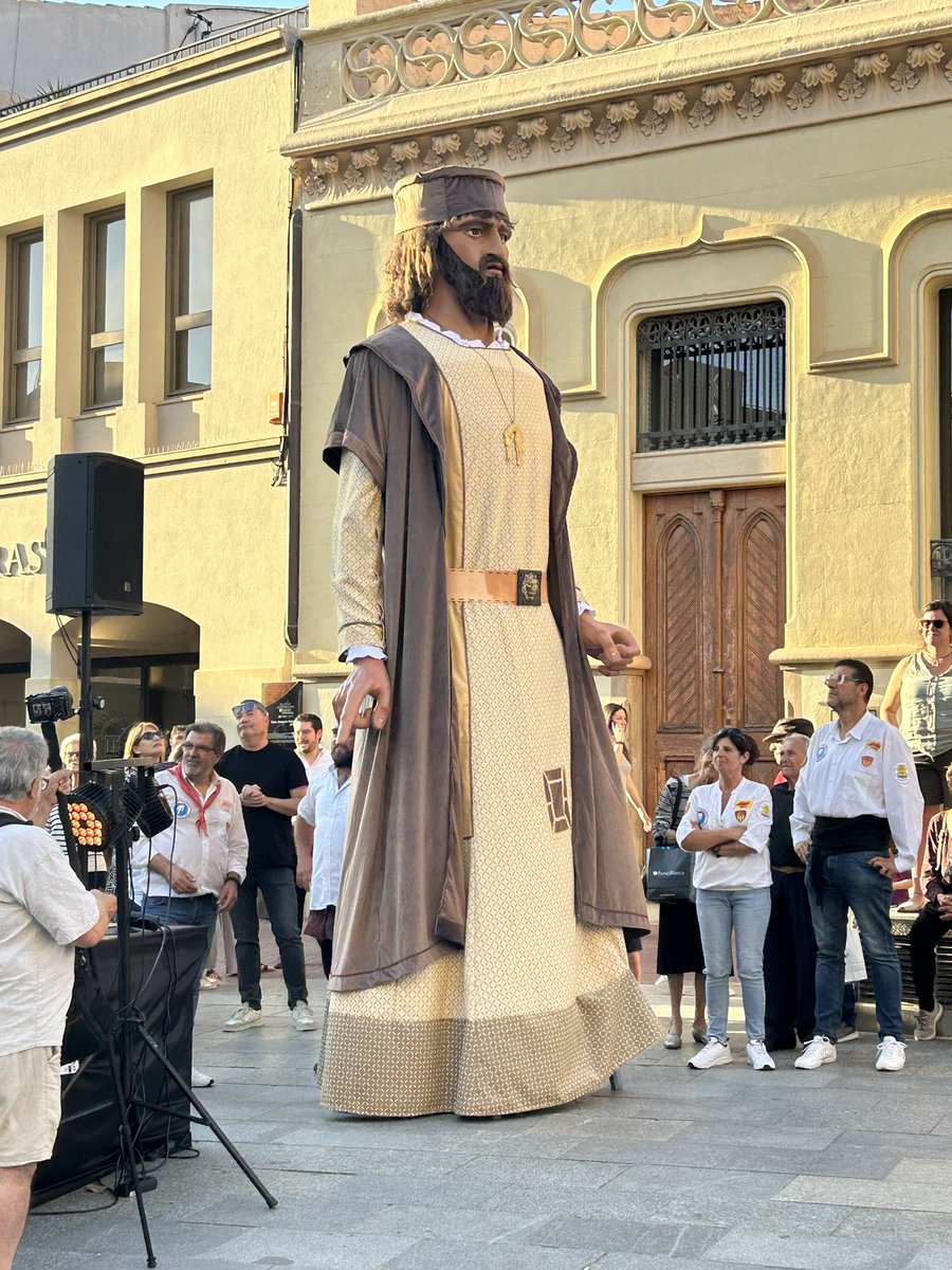 mlluisvall's tweet image. 🎉 Festa grossa amb Qollunaka i Se’n fa una al Raval pels 175 anys dels Gegants Vells !

I estrenen vestits nous 😍