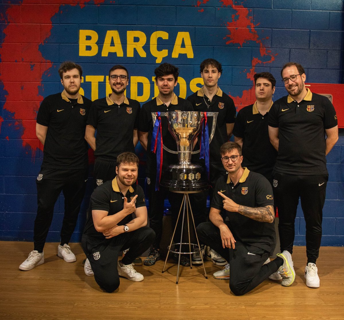 Ha costado varias finales, pero Barça eSports se proclama por fin campeón en la Superliga Domino's.

Whiteinn primer extranjero tetracampeón, la primera del veterano WhiteKnight, otro título de Jandro... pero, sobre todo, el fin de la maldición de Legolas y Thayger. Merecidísimo.