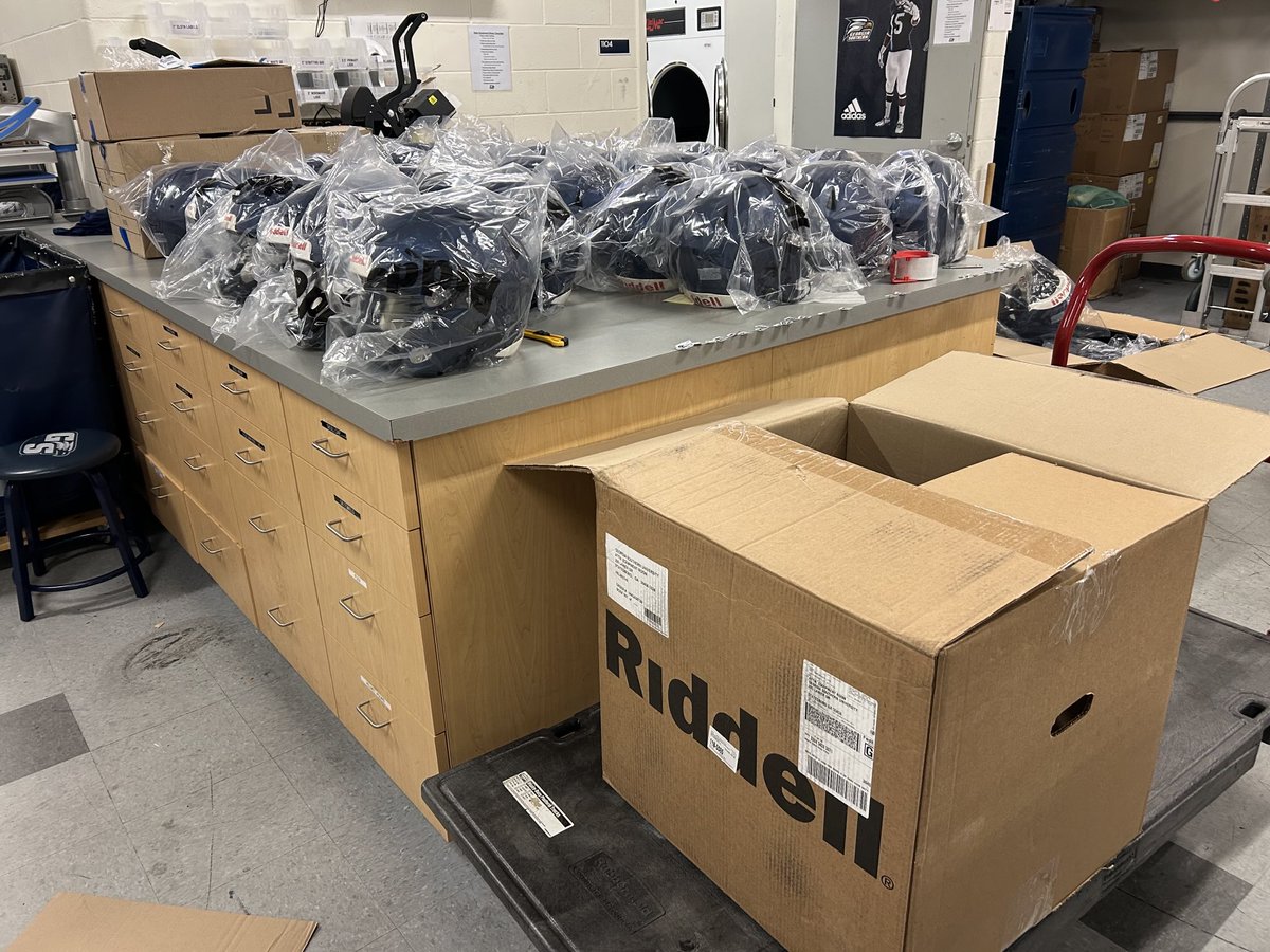 Practice navy helmets are back! No rejects! #HailSouthern