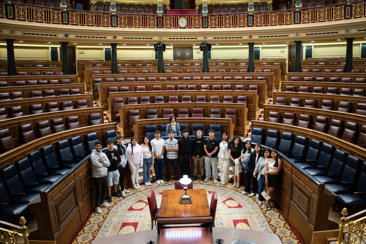 El grupo de 1º CFGM Gestión Administrativa ha visitado hoy el Congreso de los Diputados.
Una experiencia única para conocer de cerca nuestras instituciones. ¡Seguimos aprendiendo! 🙌
Una experiencia única para conectar la teoría con la realidad 🙌
