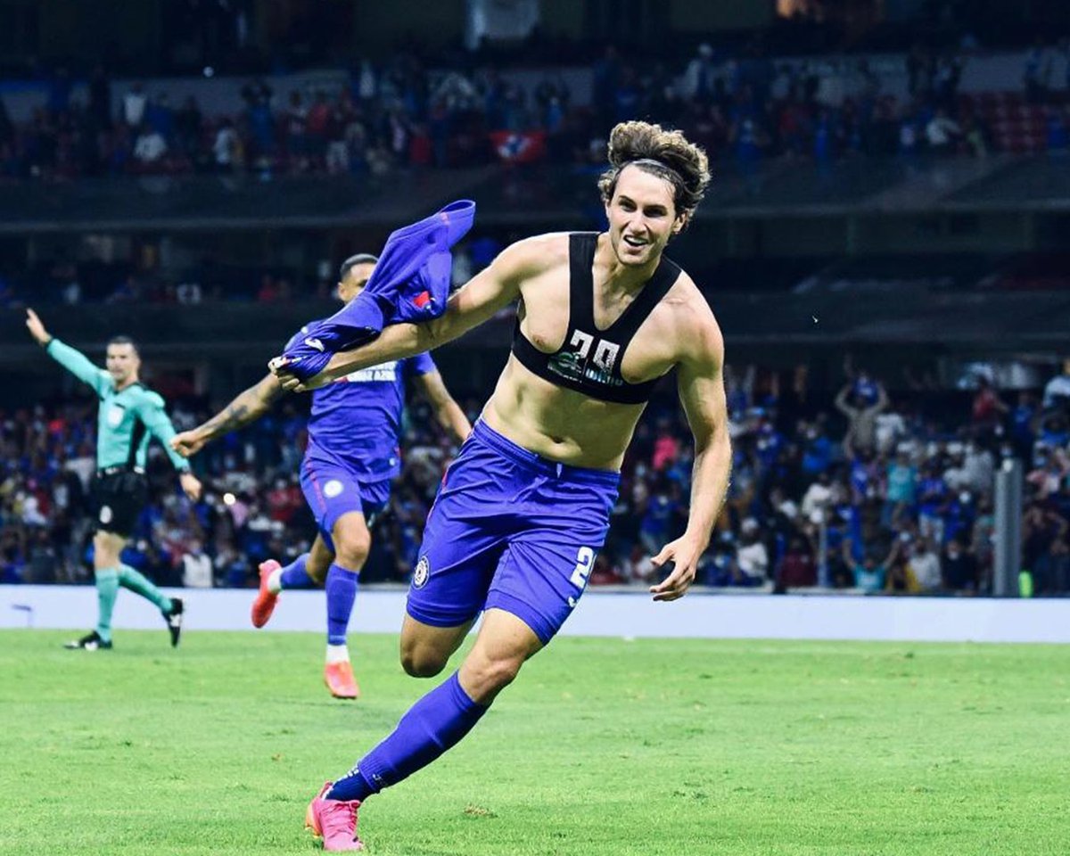 Santgimenez_'s tweet photo. Hay días que no se olvidan! Hoy se cumplen 4 años de uno de esos grandes días. 🚂💙 Siempre en mi corazón! #9na https://t.co/UUil6FqKzH