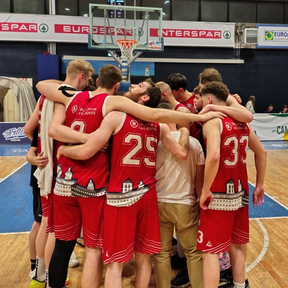 👊 Ci riportiamo avanti sul 2-1 nella serie ⤵️
❤️ 𝑪𝒂𝒔𝒔𝒊𝒏𝒐 𝒉𝒂 𝒗𝒊𝒏𝒕𝒐 ‼️
⏹️ Termina il match al PalaPadua di Ragusa‼️
📊 STATISTICHE FINALI: legapallacanestro.com/wp/match/ita3_…

#LosCassinos2k25