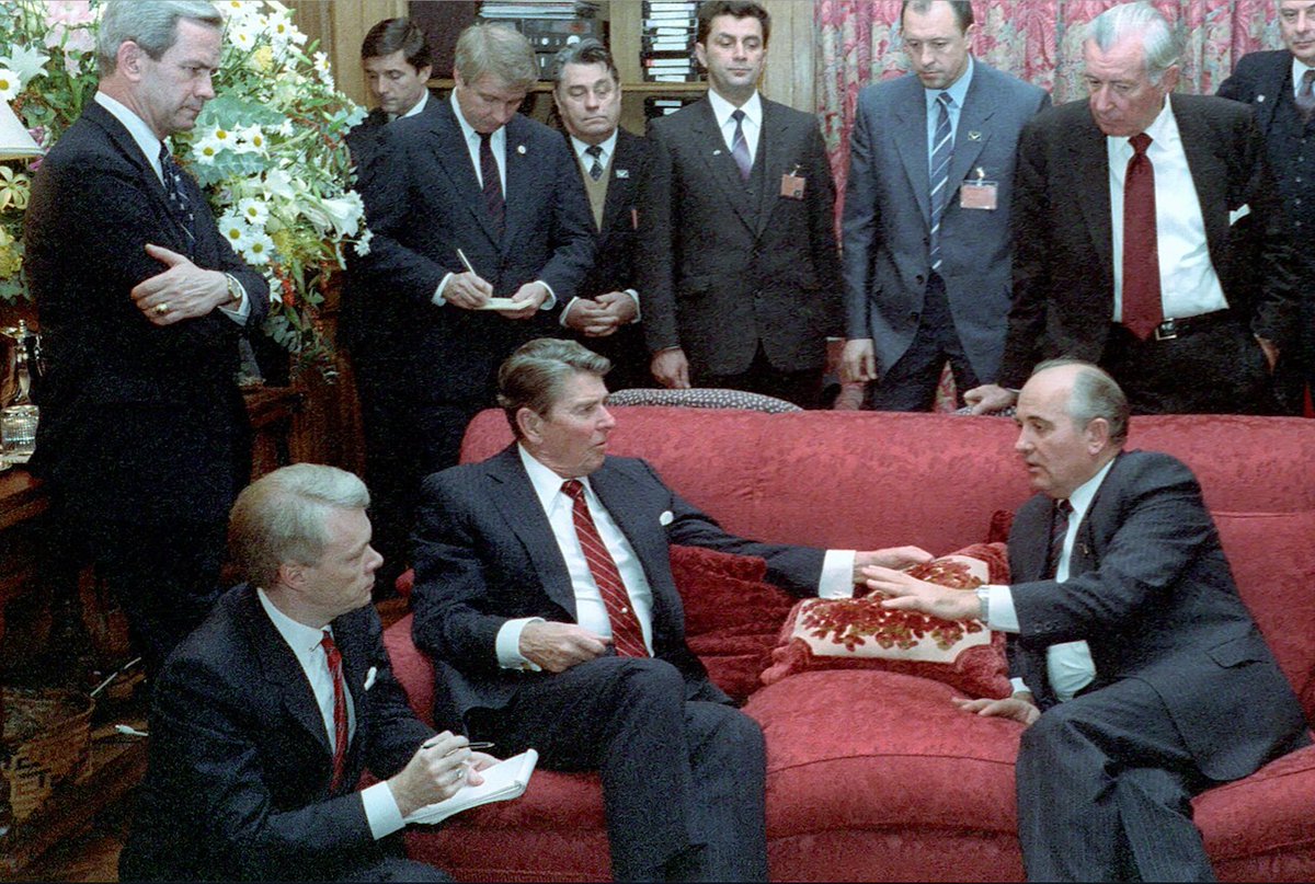 President Reagan asked Gorbachev..."Will you join our SDI UFO Defense Grid?"  Tonight 8PM: 
youtube.com/watch?v=htRBsO…
#UFO